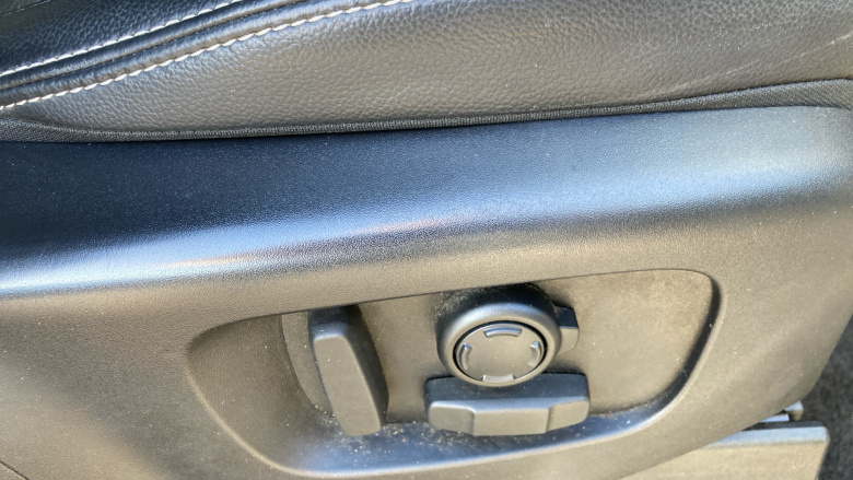 Land Rover Discovery 3.0 D300 Dynamic SE 5dr Auto Diesel Station Wagon